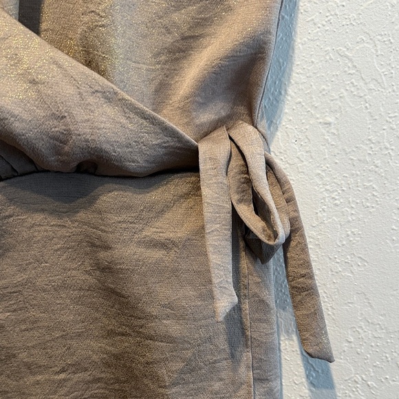 Express Elegant Sparkly Taupe Wrap Cross Camisole Gold Tie Front Blouse Size L/G - Picture 4 of 9